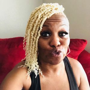 Meet your Posher, Gloria